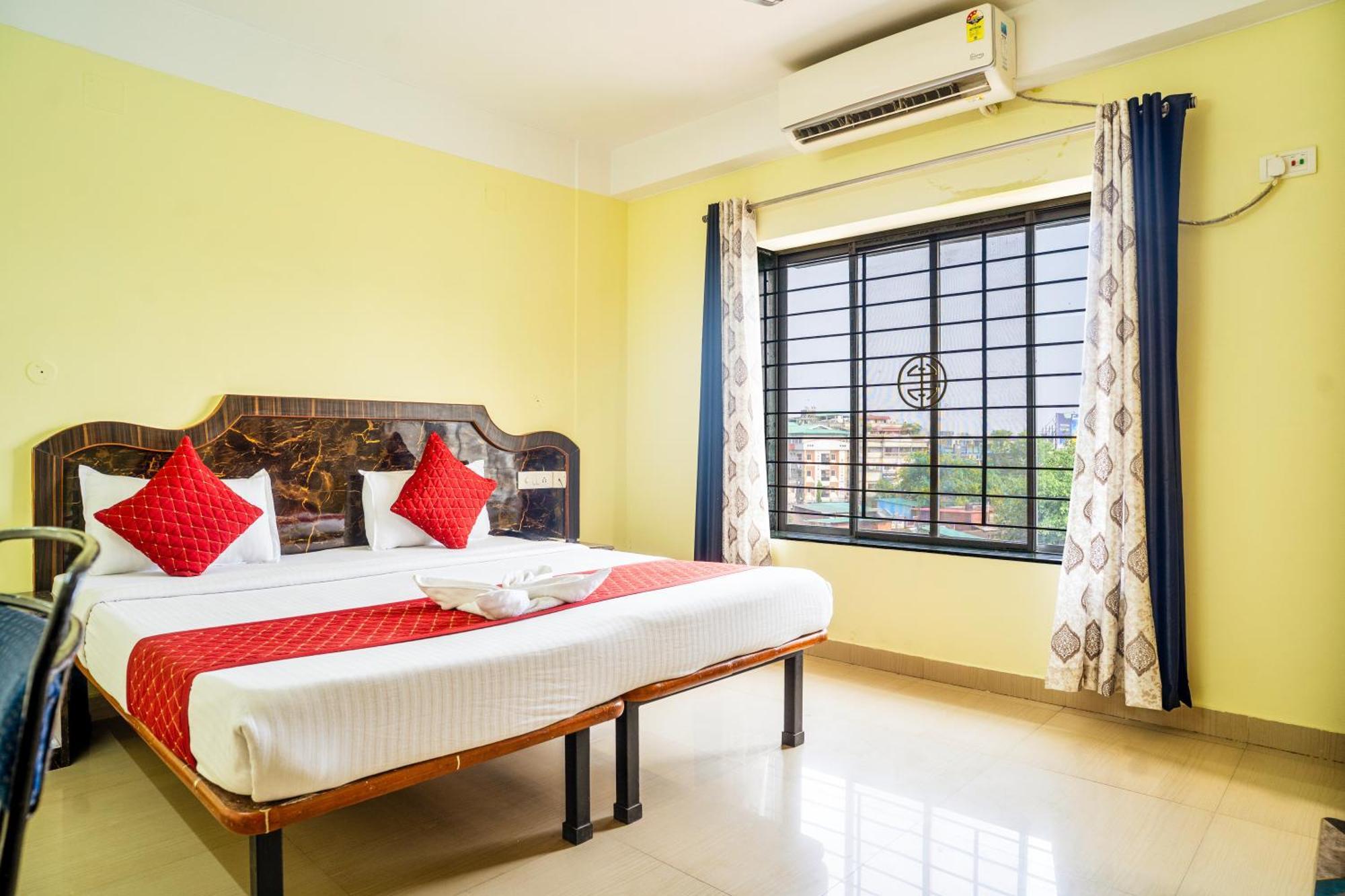 Hotel Niladrii Galaxy Siliguri Bagian luar foto