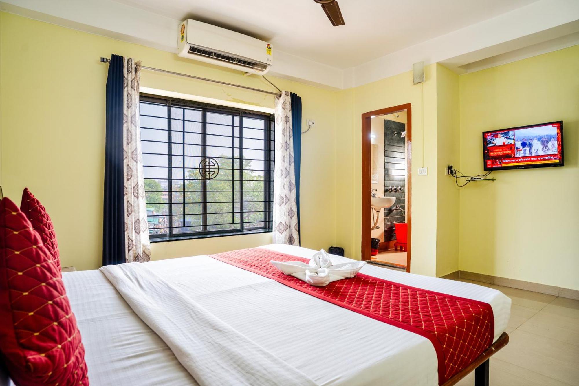 Hotel Niladrii Galaxy Siliguri Bagian luar foto