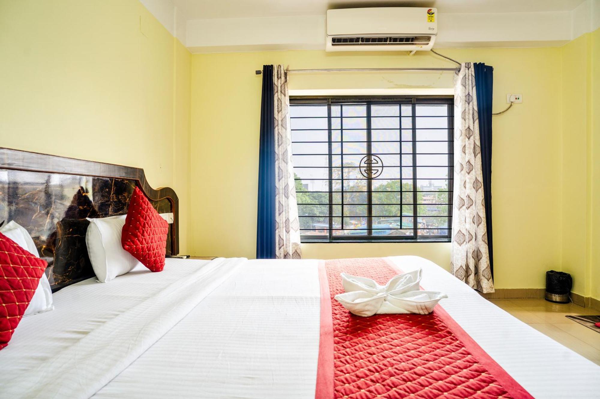 Hotel Niladrii Galaxy Siliguri Bagian luar foto