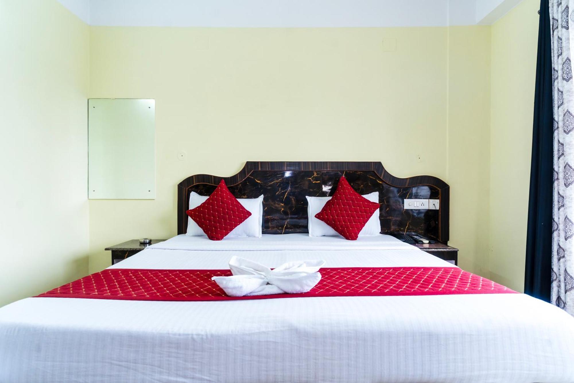 Hotel Niladrii Galaxy Siliguri Bagian luar foto