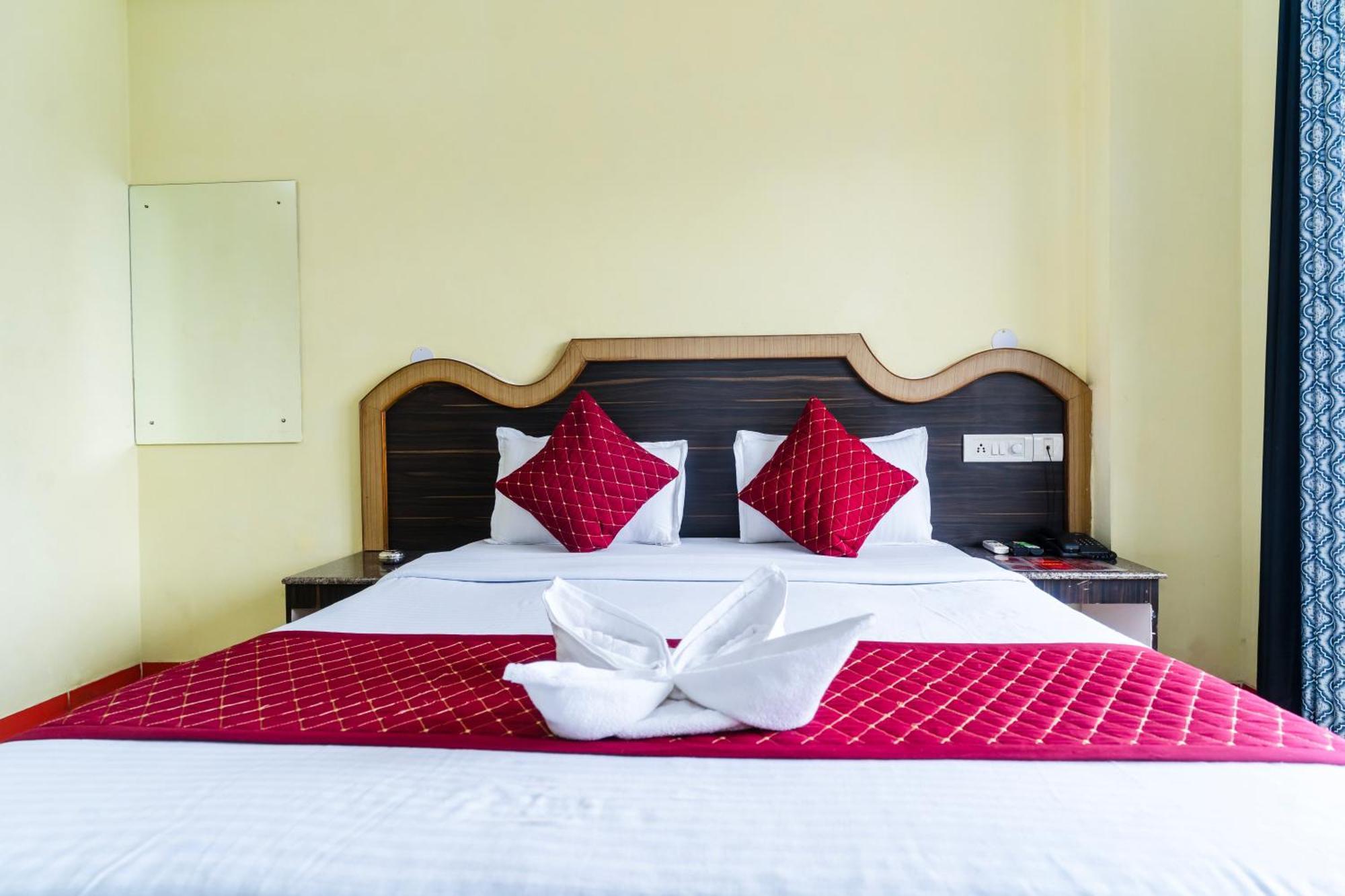 Hotel Niladrii Galaxy Siliguri Bagian luar foto