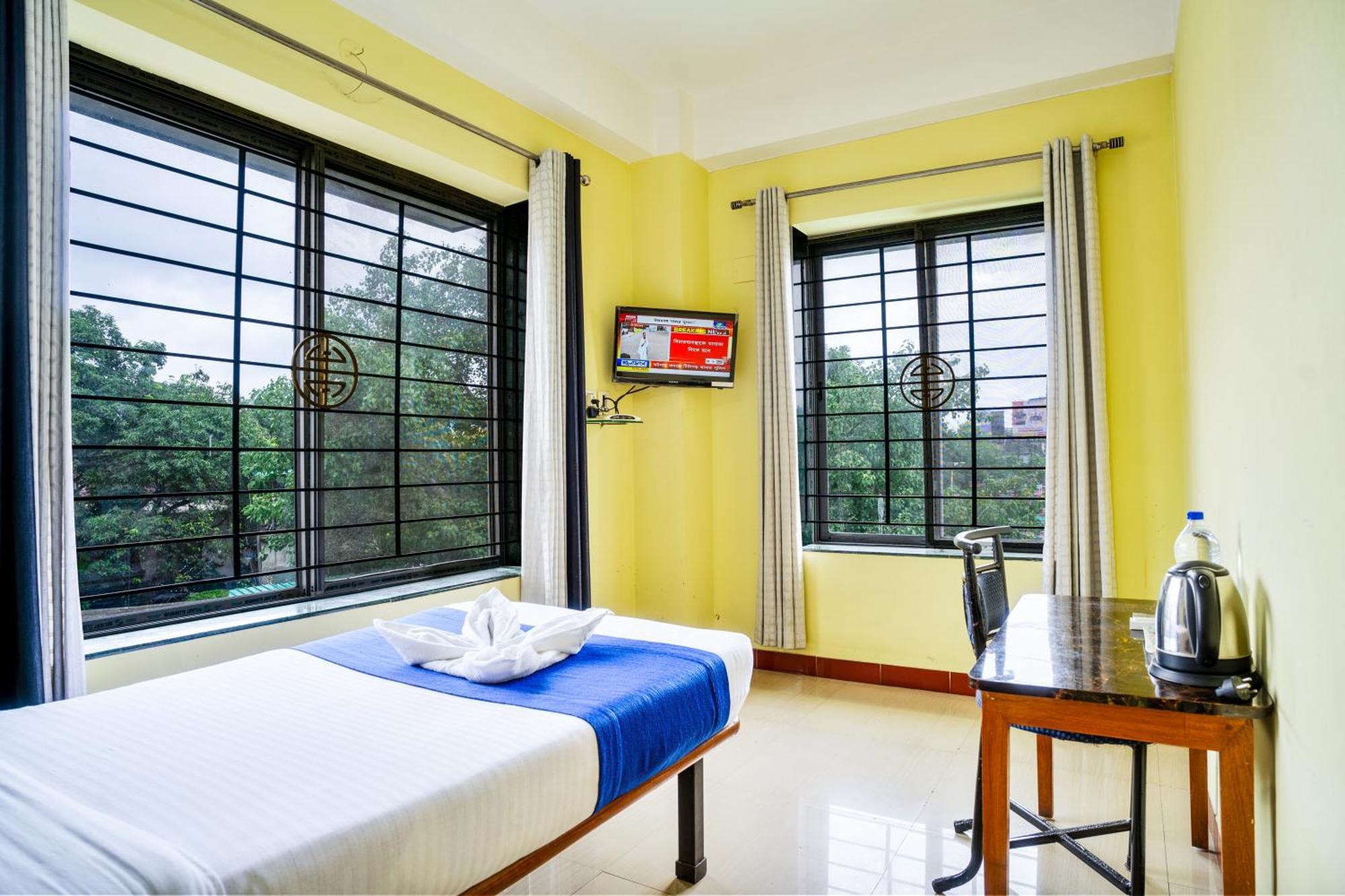 Hotel Niladrii Galaxy Siliguri Bagian luar foto