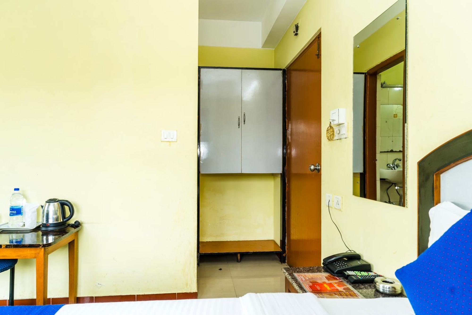 Hotel Niladrii Galaxy Siliguri Bagian luar foto