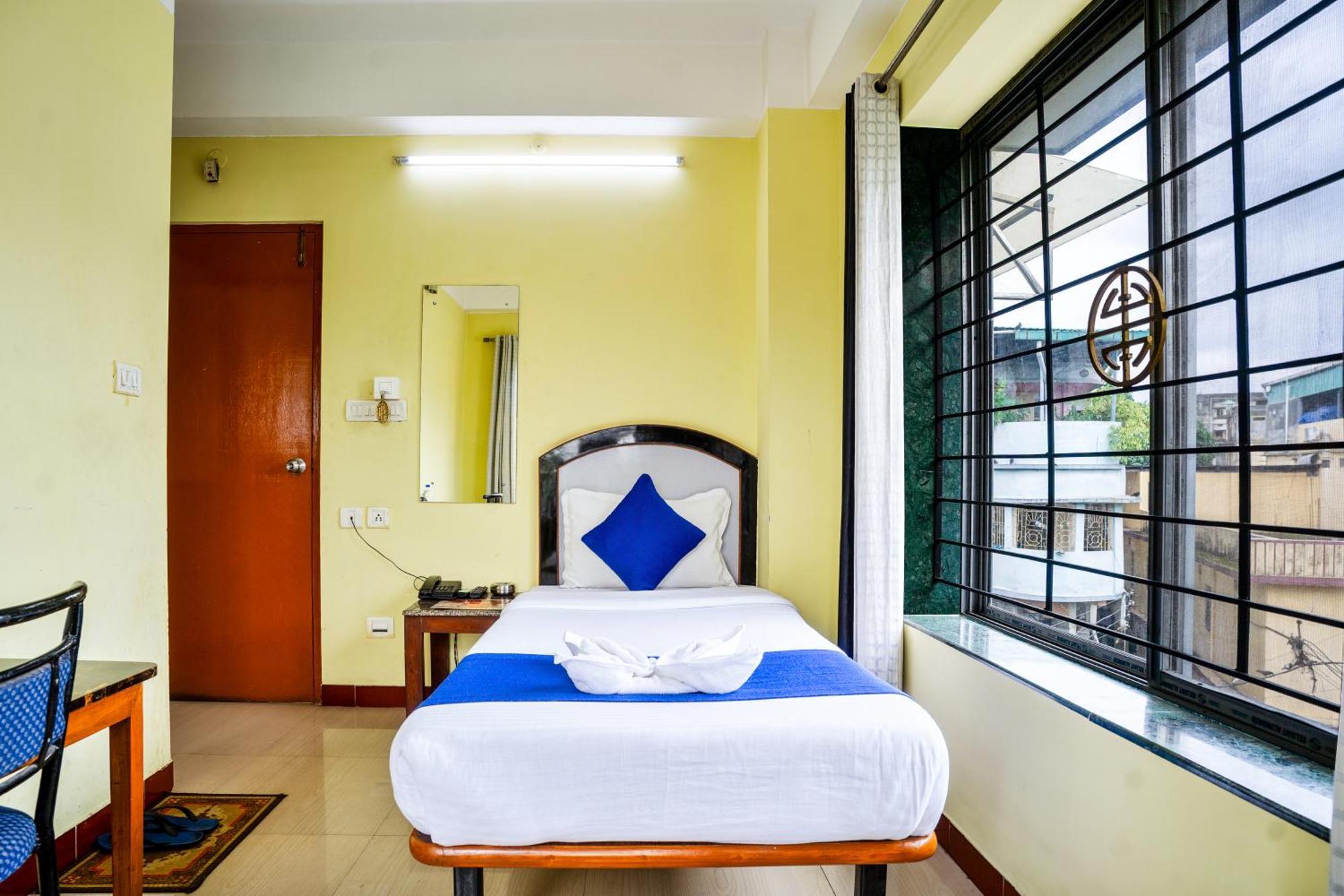 Hotel Niladrii Galaxy Siliguri Bagian luar foto